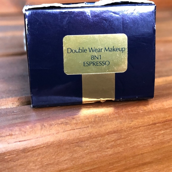 Estée Lauder Foundation Double Wear 8N1 Espresso Stay In Place - Picture 3 of 4